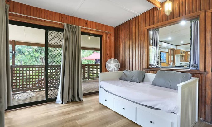 Londonderry Otro | Farm stay for14 people with Swimming pool, Sauna, pool table.
