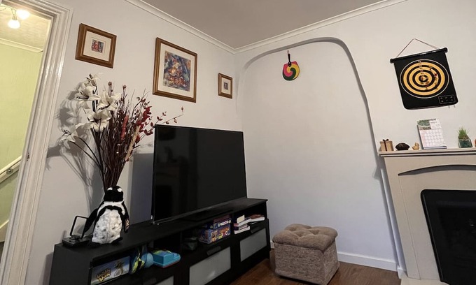 Bloxwich Casa | 3 Bed Terraced House near NEC, Birmingham International with free parking