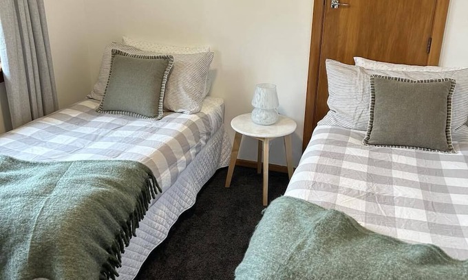 Lawrence Casa | Unwind on Whitehaven