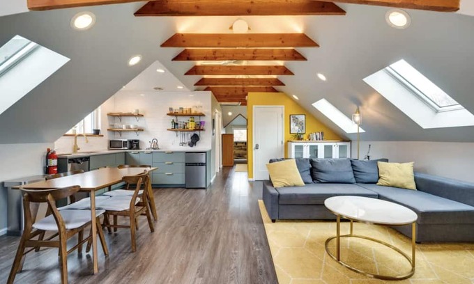 Cole Casa | Gorgeous studio guest house! HOT TUB!