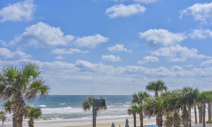 Bostroms Complejo | Embrace The Laid-Back Beach Life. A seaside retreat with small-town charm