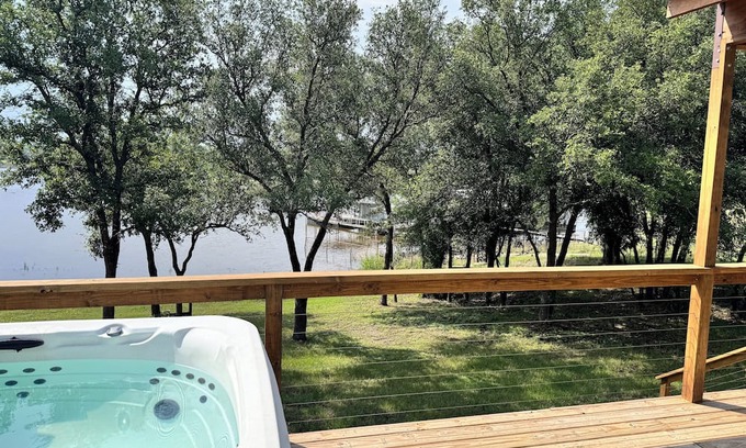Lake Brownwood Casa | Secluded Lake Home + Hot tub + Large Deck + Grill