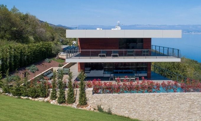 Mosenice Villa | Luxury Villa Vista Hills with a heated pool near Opatija