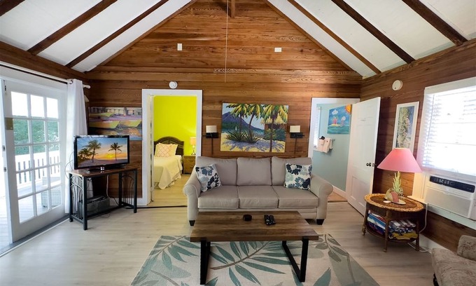 White Street Gallery District Casa | Tree House Retreat - 2 Bedroom / 1 Bath with large shared pool