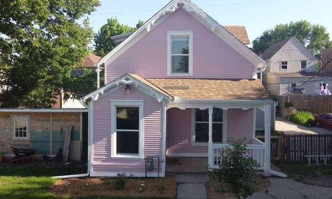 Northeast Kansas City Casa | Cozy Victorian Carriage House in NE Kansas City