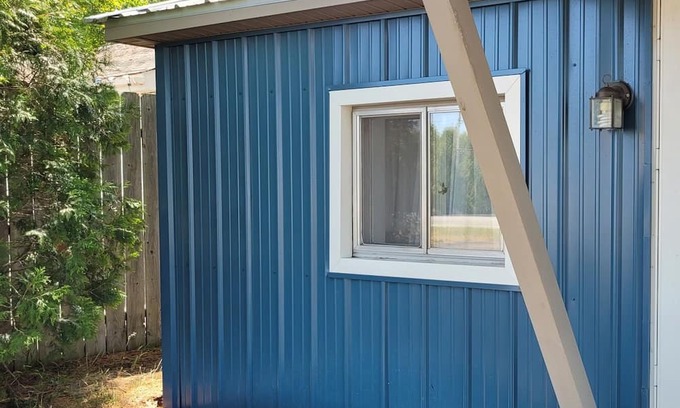 Oscoda Cabina | The Bungalow W/ 2 Bedroom