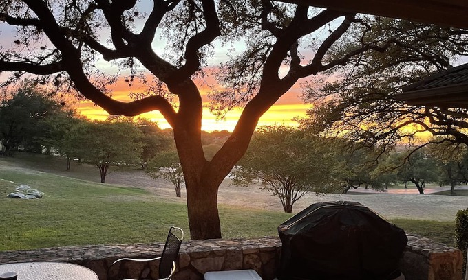 Barton Creek Lakeside Cabaña | Hill Country Cottage retreat w/ cool Sunsets. Quiet Refreshment for the Soul.