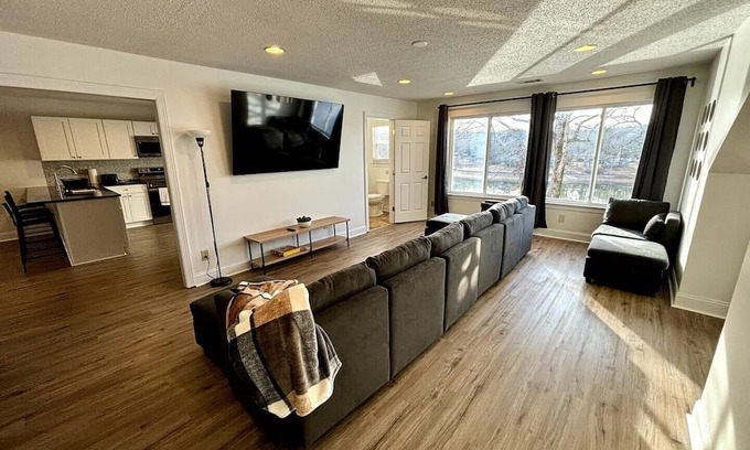 Wedowee Villa | Lakefront Villa 2 Dock Access