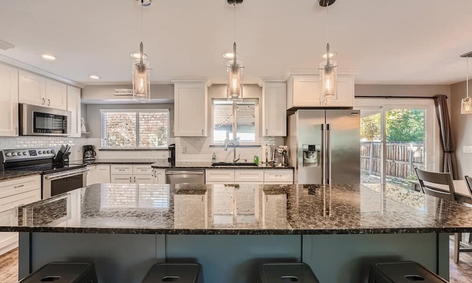 Lakewood Casa | Lakewood Lodge - Red Rocks, Denver, mountains!