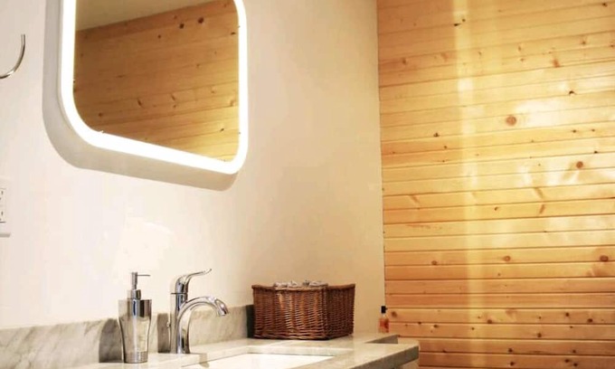 Squamish Casa | Home away from Home; Chief Mountain View retreat.