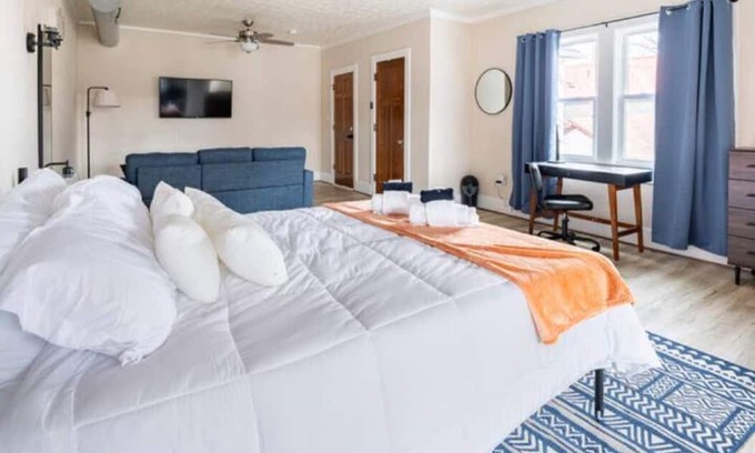 Dayton Apartamento | BIG Room by UD+LUX Queenbed+Wifi+Prkg+Kitchenette