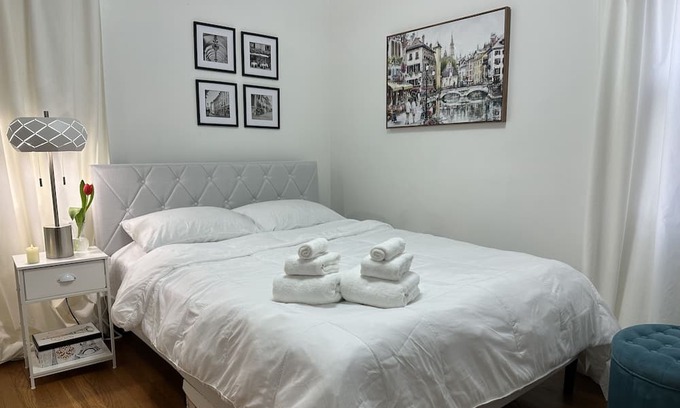 Old Brooklyn Casa | Bed and breakfast peaceful getaway