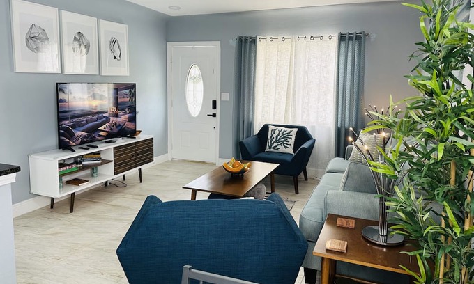 Disston Heights Casa | The Blue Oasis w/private pool. Pet-Friendly!