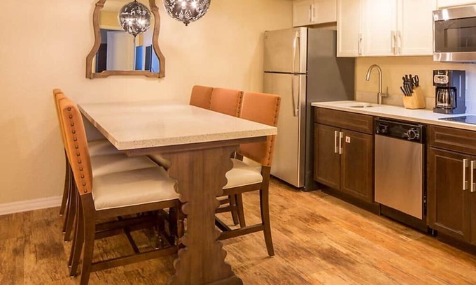 Volusia County Complejo | OCEANFRONT 1 Bdrm, Casa Del Mar Resort 10 miles from Daytona Beach