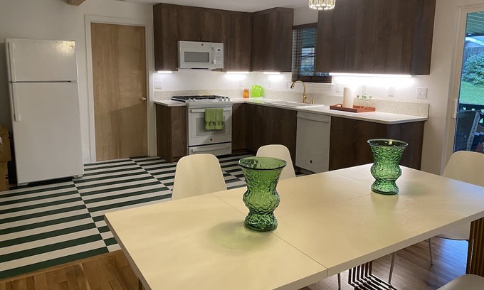 Lakewood Casa | Stylish Mid-century 3 bed 2 bath Home by Lake Steilacoom, JBLM, the beach and I5