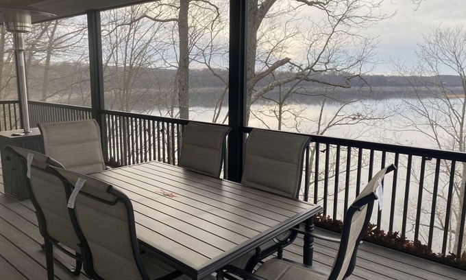 Scottsville Casa | Sunset Shores has an amazing lake view, the best is the sun set on the water.