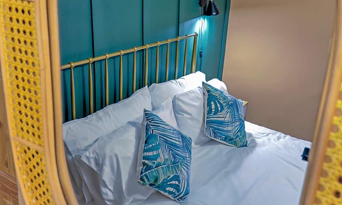 Burnham-on-Crouch Cabaña | The Bay Tree Cottage is a newly refurbished cottage with loads aminities inside