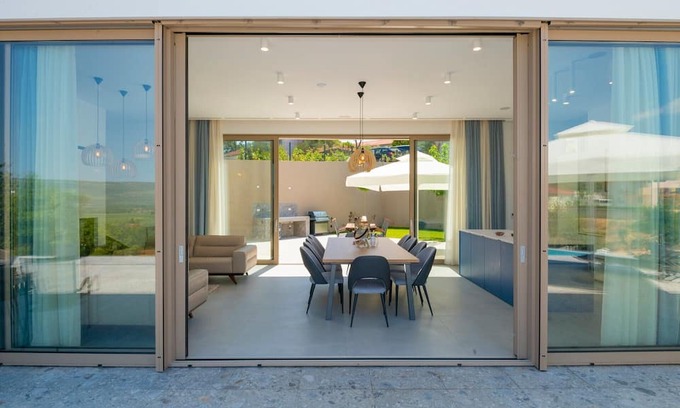 Zmijavci Villa | Luxury Villa Blue with a pool