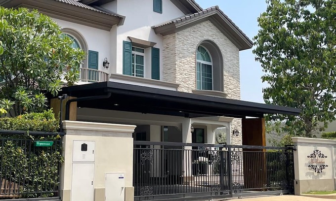 Rangsit Casa | Bloomsbury House Ramintra Luxury Family Big House