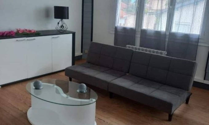 Tarbes Apartamento | Apartment 'Evelyne' with Balcony, Wi-Fi and Air Conditioning