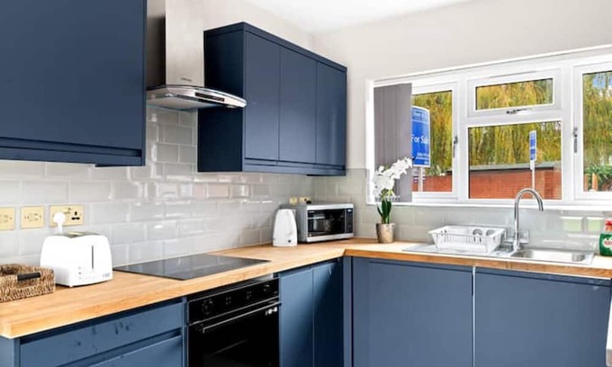 Heston Central Casa | Sparkling clean Stylish Brand New 3 bed house