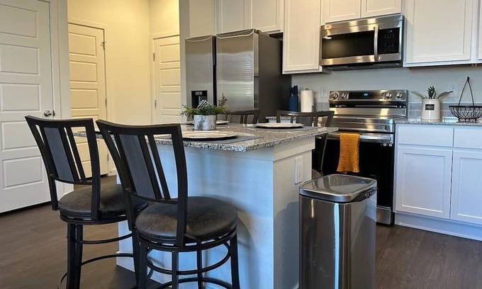 Johnstown Casa | 2 bedroom, 3 bath 2 car garage townhome with a short drive to everywhere