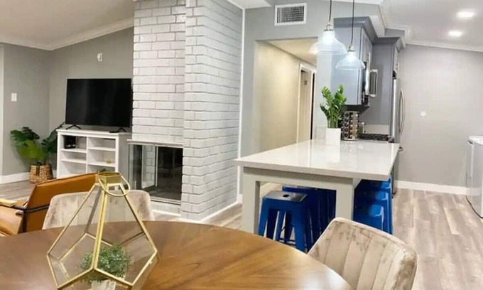 Sherwood Forest and Thistle Development Casa | Charming 4BD2BR Haven in Anaheim-V