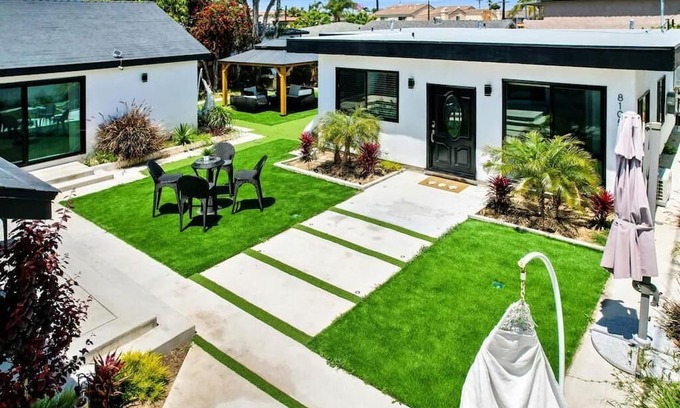 Huntington Beach Villa | Entire of Two detached Villa