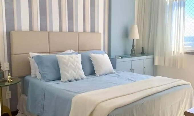 Pituba Apartamento | Apartamento Vista Mar Espaçoso e Acolhedor