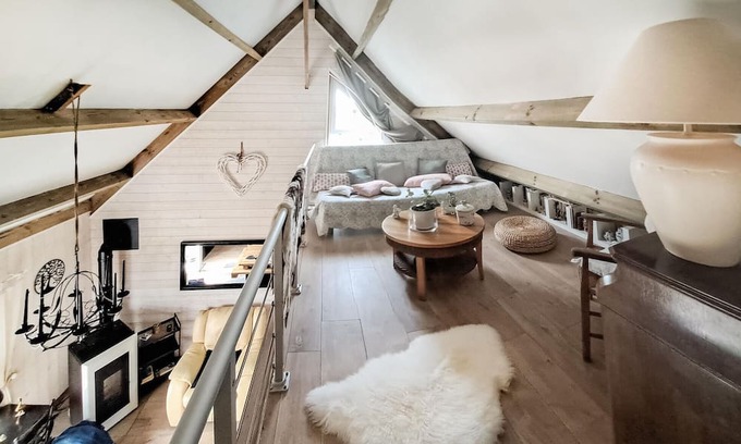 Colleville-Montgomery Casa | Tasteful and inviting vacation home with conservatory.