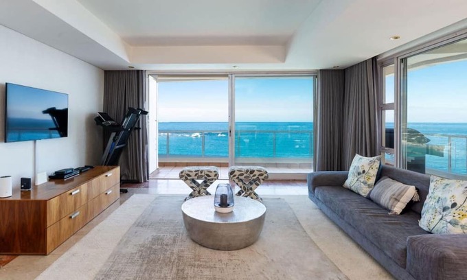 Bantry Bay Apartamento | Expansive Three Bedroom Clifton Apartment with Breathtaking views