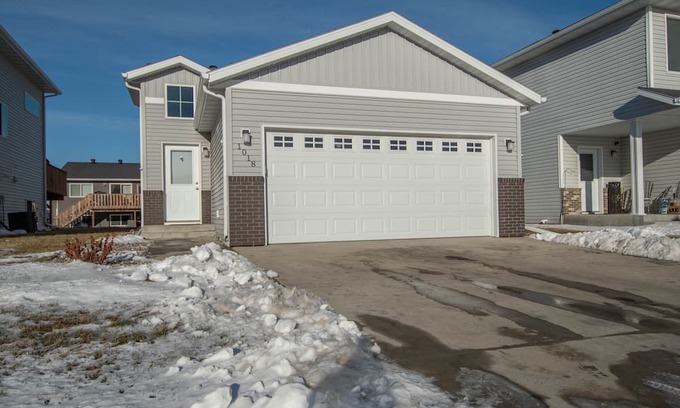 West Fargo Casa | 2 min to 5 Restaurants,General Dollar.5 min to Cash Wise,6 min Sanford Hospital