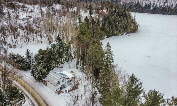 Grenville-sur-la-Rouge Cabina | Ô Lac - waterfront, cozy, rustic cottage!