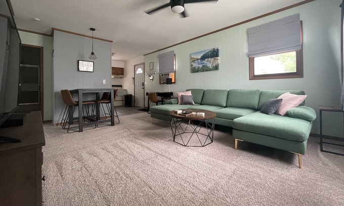 Houghton Lake Cabina | Centrally located and about 120 steps to shore. Dog Friendly!