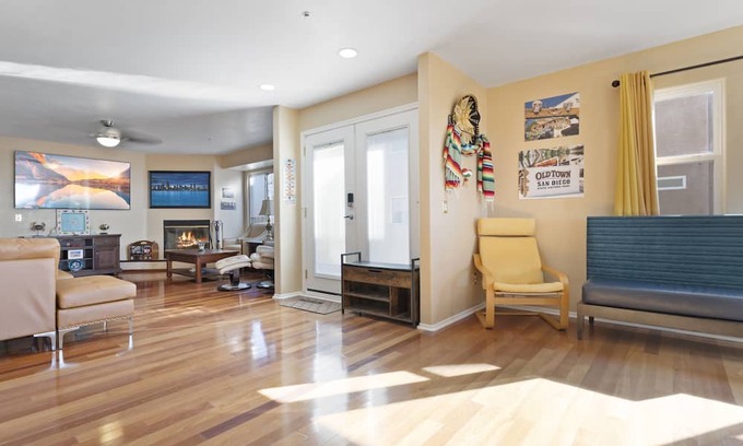 La Presa Casa | The Sky House, at 800' ASL over San Diego, boasts a 360° panoramic view