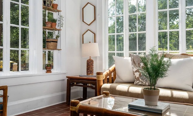 Forest Park Condominio | 2br Historic Birmingham Condo