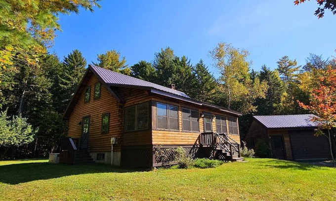Beaver Cove Cabina | Little Moose Lodge: A Serene Lakeside Getaway for Your Ultimate Maine Retreat