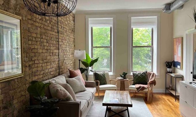 Wicker Park Condominio | Beautiful, Clean 2BD/1BA private entrance+parking