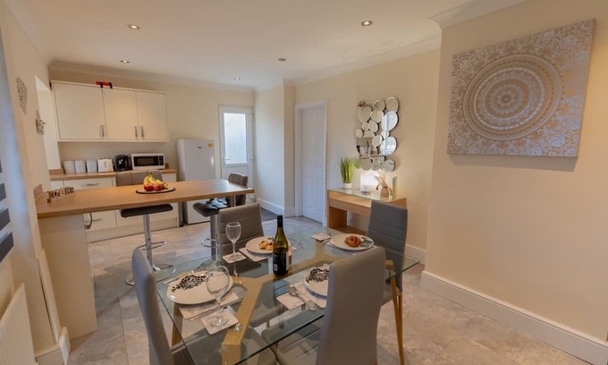 Thornaby On Tees Casa | 3Bed House in Stockton-on-Tees- Free Wifi, Parking