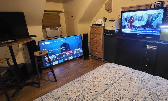 Glen Burnie Cama Y Desayuno | Upper Loft Room B&B