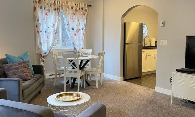 Clearwater Apartamento | Stoneshire Basalt Suite for 4, walking distance to waterfalls & Dutch Lake