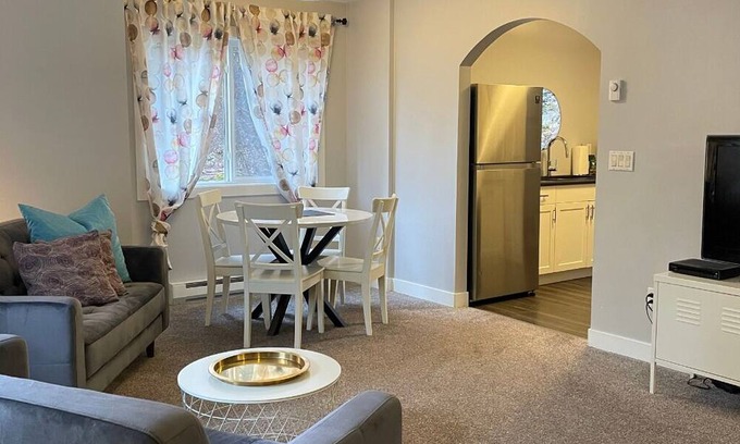 Clearwater Apartamento | Stoneshire Basalt Suite for 4, walking distance to waterfalls & Dutch Lake