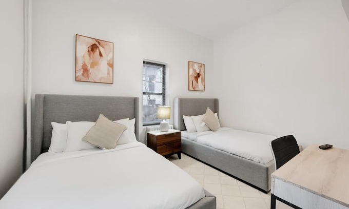 Bay Ridge Casa | Uptown Chic: Stylish Getaway in Brooklyn