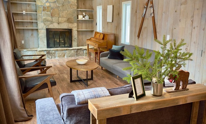 Chester Casa | Contemporary Mountain Home near Okemo, Stratton, Magic Mountain and Bromley