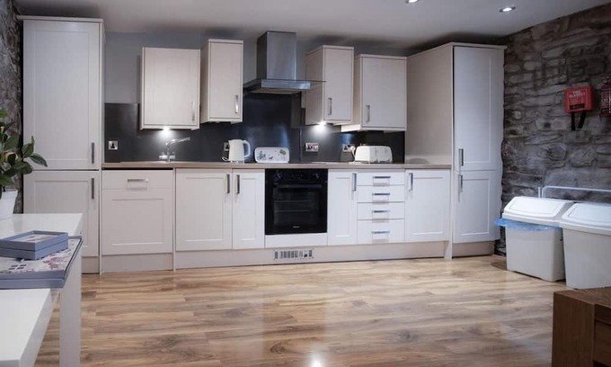 Llanddowror Casa | Fletcher Coach House - 3 Bedroom Cottage - Pendine