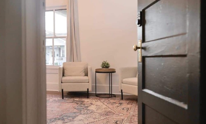 Freetown - Port Rico Casa | Stroll to Live Music and Dining Scene