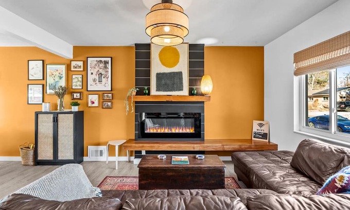 Alta Vista Area Casa | New Listing! Near Olde Town - Foosball / Firepit / Fireplace / Grill / Yard