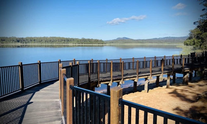 Landsborough Casa | The Hideaway is a lake house situated on the Ewan Maddock Dam, Glenview.