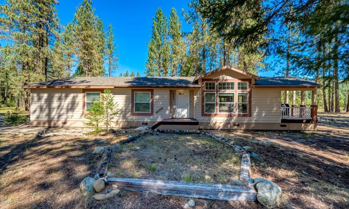 Sloat Casa | The Sierra House at The Lost Sierra Ranch w/ Fishing Ponds and 1 Mile Riverfront