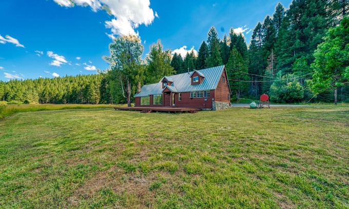 Blairsden-Graeagle Casa | The Meadow House at The Lost Sierra Ranch w/ Fishing Ponds and 1 Mile Riverfront